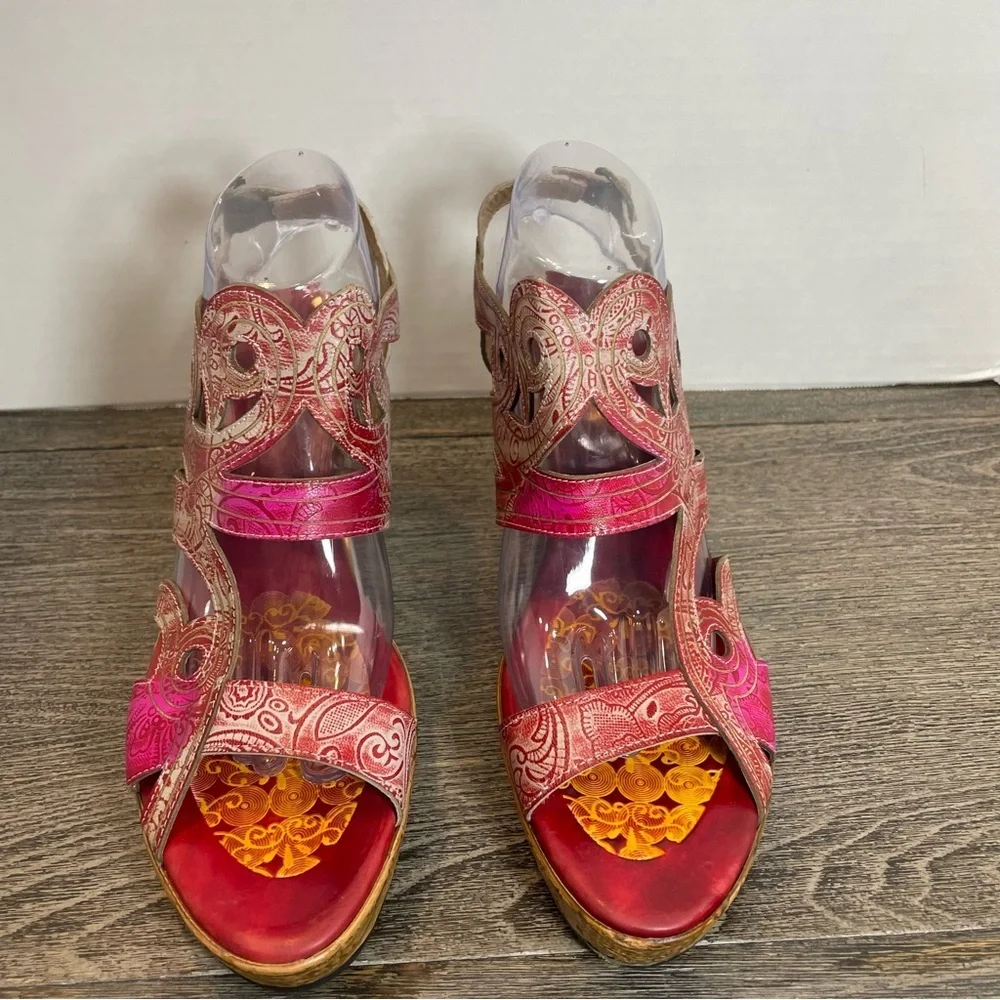 Women’s sandals Boho Chic Block heel.Colorful red. Size 10. Pre-owned.